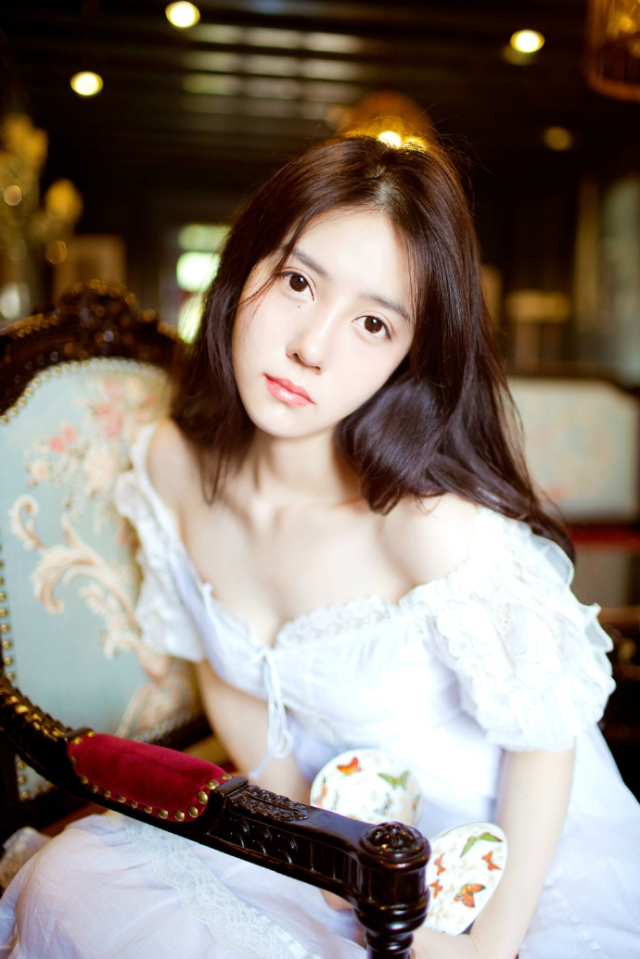 假话如同台词，常常是背熟了再说；真话如同咳嗽，多数是在压抑不住的时候喷涌而出。